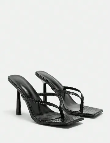 Saboti Cuccoo, negru