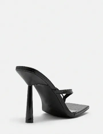 Saboti Cuccoo, negru