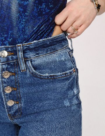 Body River Island, albastru