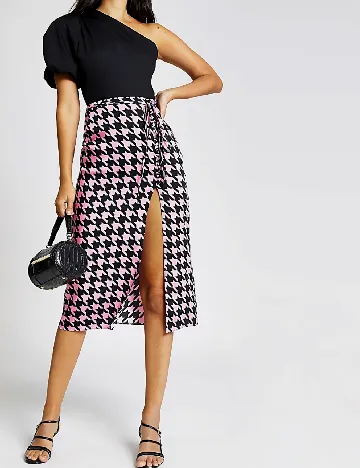 Fusta River Island, roz