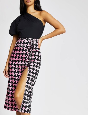 Fusta River Island, roz