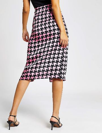 Fusta River Island, roz