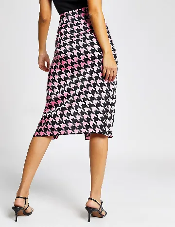 Fusta River Island, roz