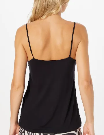 Maiou River Island, negru