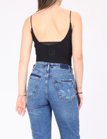 Body River Island, negru