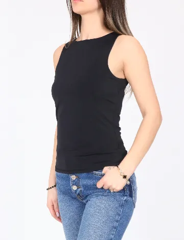 Maiou River Island, negru