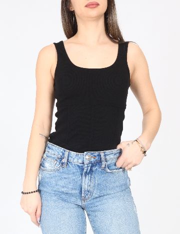 Body River Island, negru