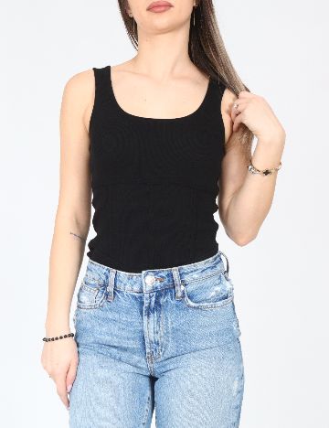 Body River Island, negru