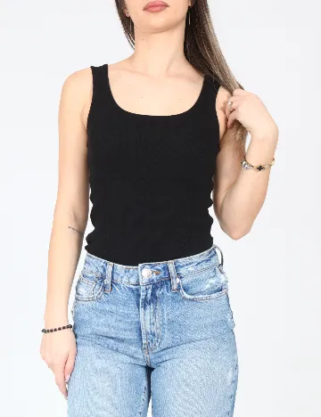 Body River Island, negru