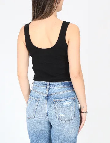 Body River Island, negru