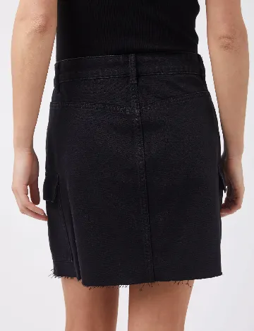 Fusta River Island, negru