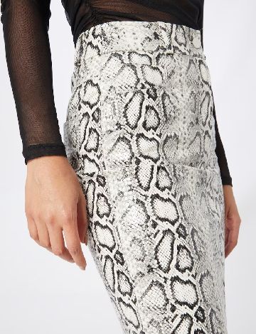 Fusta River Island, imprimeu sarpe