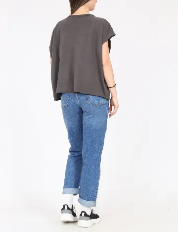 Maiou River Island, gri