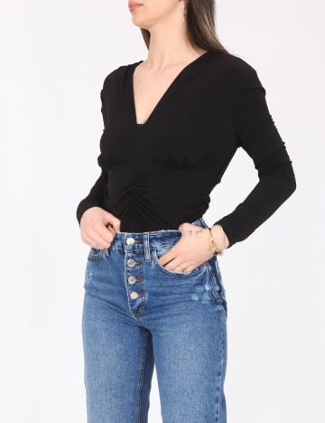 Body River Island, negru