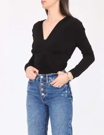 Body River Island, negru