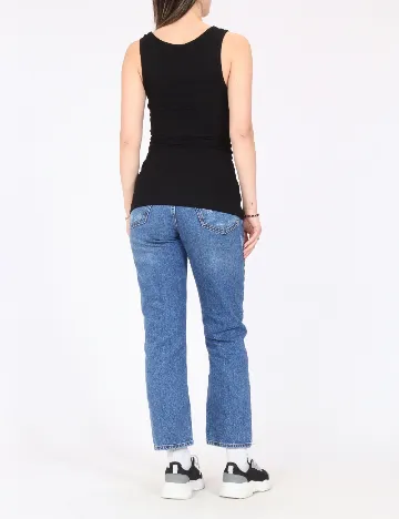 Maiou River Island, negru