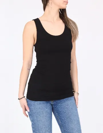 Maiou River Island, negru