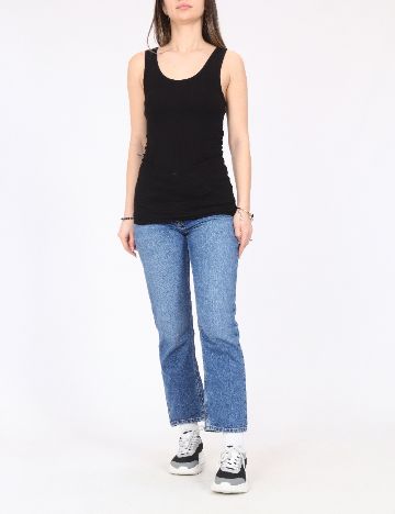 Maiou River Island, negru