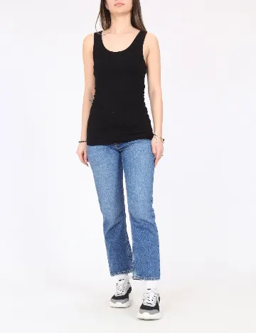 Maiou River Island, negru