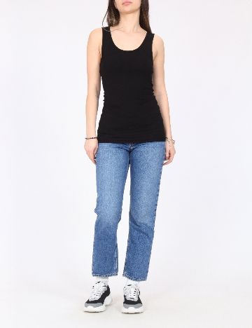 Maiou River Island, negru