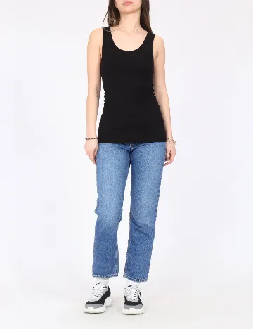 Maiou River Island, negru