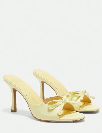 Saboti Cuccoo, galben