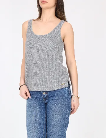 Maiou River Island, gri