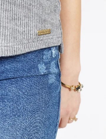 Maiou River Island, gri