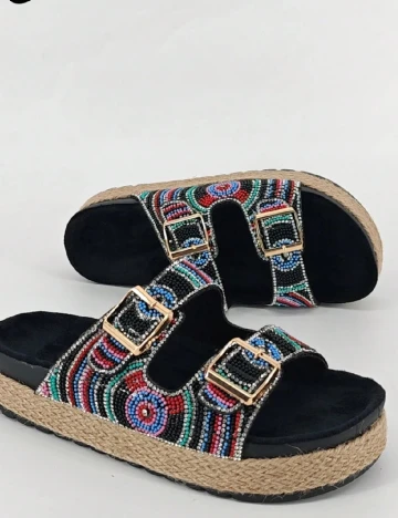 Saboti SHEIN, mix culori