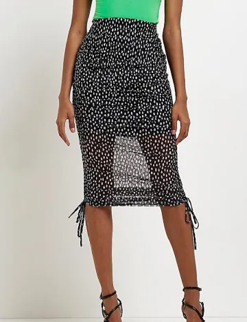 Fusta River Island, negru