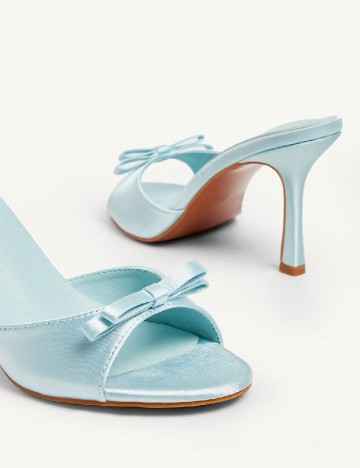 Saboti Cuccoo, albastru