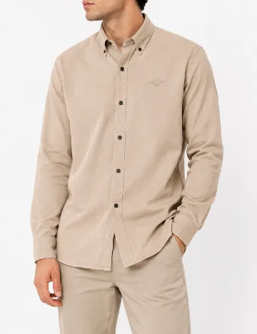 Camasa River Island, maro