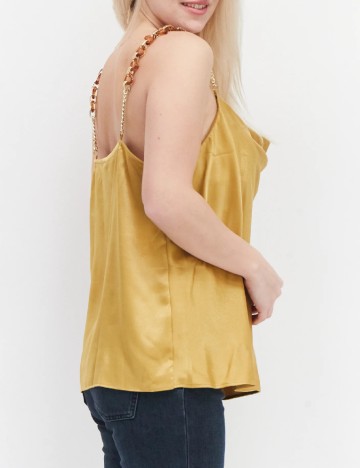 Maiou River Island, galben