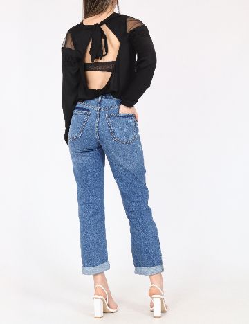 Body River Island, negru