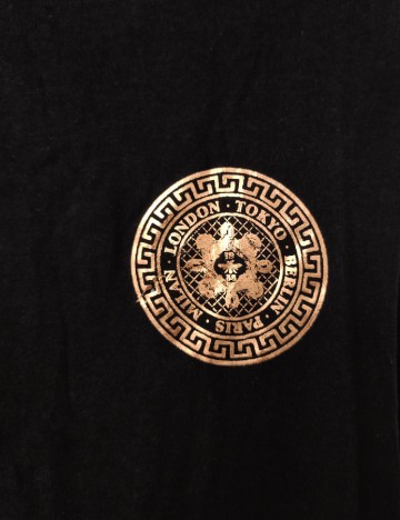 Maiou River Island, negru