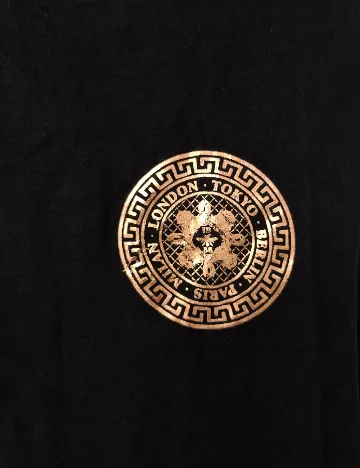 Maiou River Island, negru