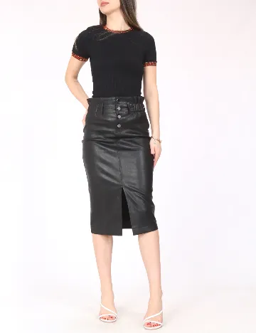 Fusta River Island, negru