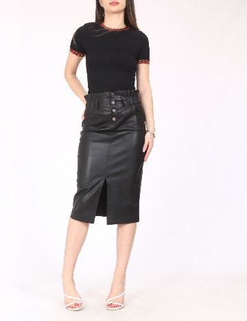 Fusta River Island, negru