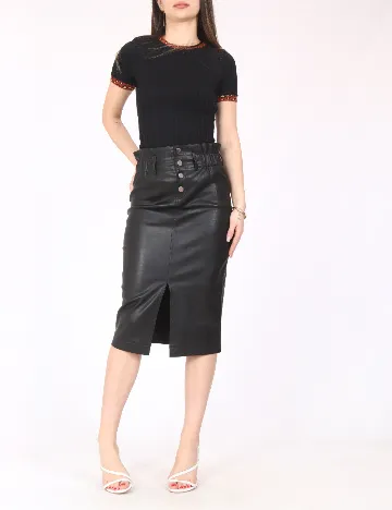 Fusta River Island, negru