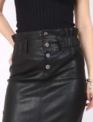 Fusta River Island, negru