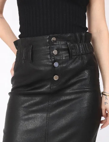 Fusta River Island, negru