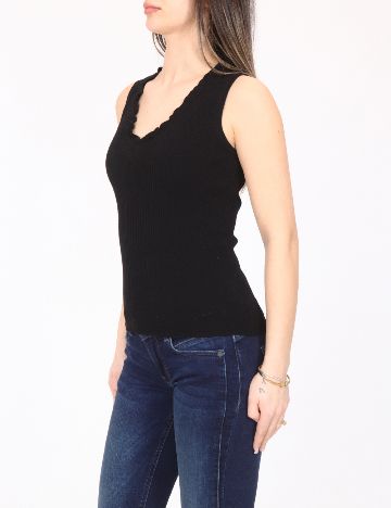 Maiou River Island, negru