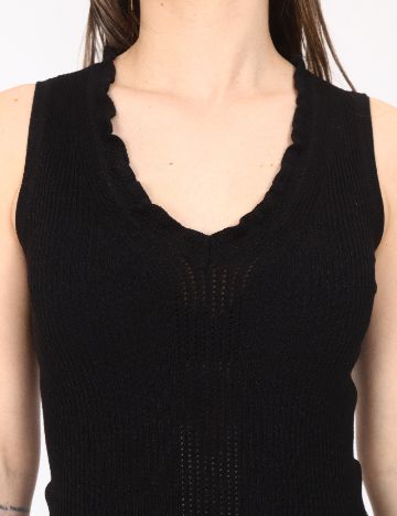 Maiou River Island, negru