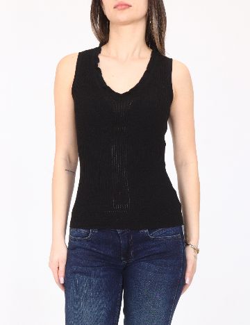 Maiou River Island, negru