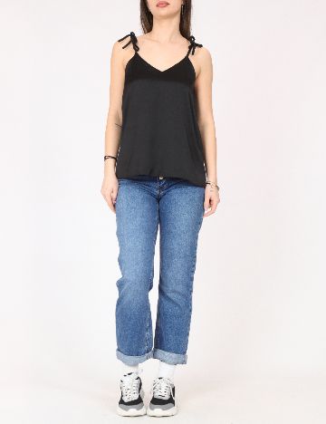 Maiou River Island, negru