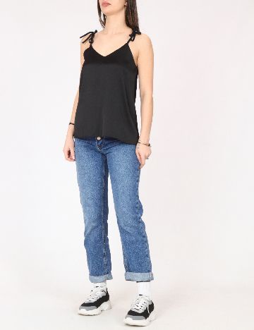 Maiou River Island, negru