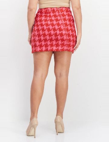 Fusta River Island, rosu