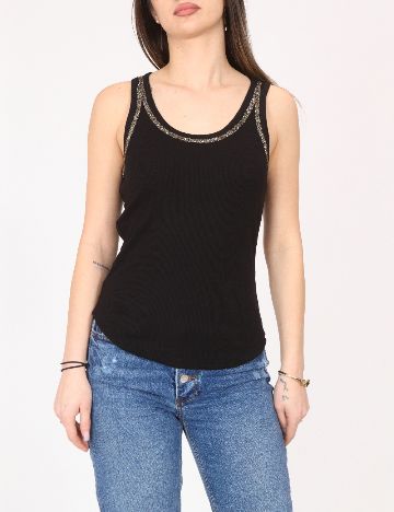 Maiou River Island, negru