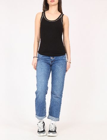 Maiou River Island, negru