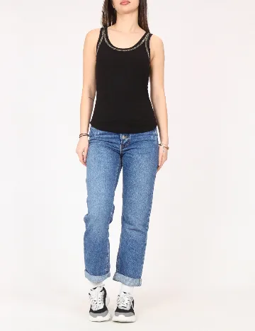 Maiou River Island, negru